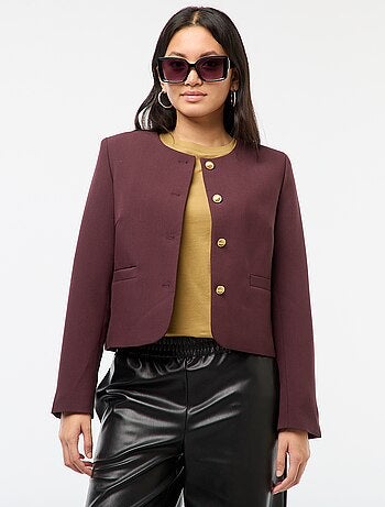 Casaco curto com botões dourados