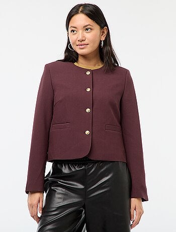 Casaco curto com botões dourados