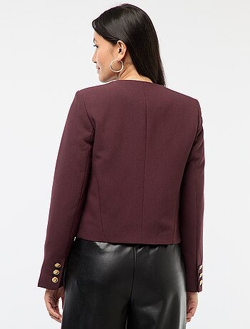 Casaco curto com botões dourados