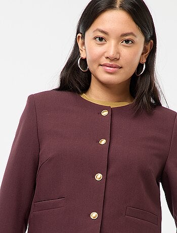 Casaco curto com botões dourados