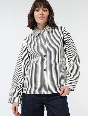 Casaco curto de ganga com 2 bolsos de chapa