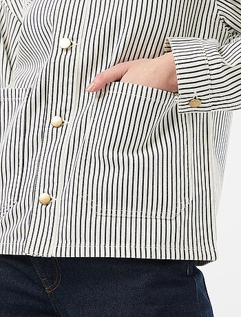 Casaco curto de ganga com 2 bolsos de chapa