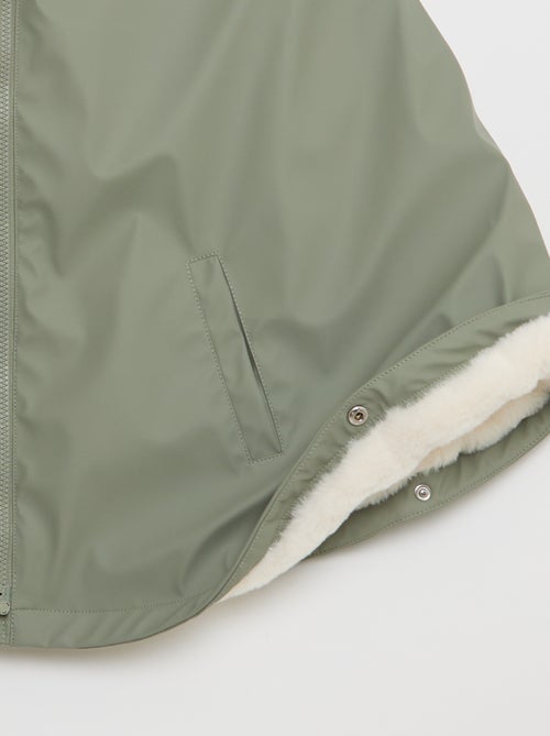 Casaco de chuva tipo poncho - coleção "fácil de vestir" - Kiabi Casaco de chuva tipo poncho - coleção "fácil de vestir" - Kiabi