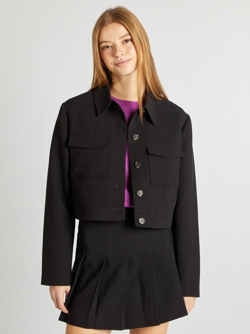 Casaco de fato cropped com bolsos com aba Preto - Kiabi