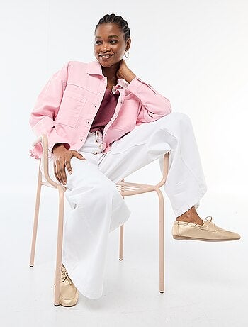 Casaco de ganga com botões e bordado em algodão liso