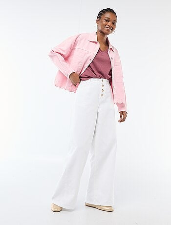 Casaco de ganga com botões e bordado em algodão liso