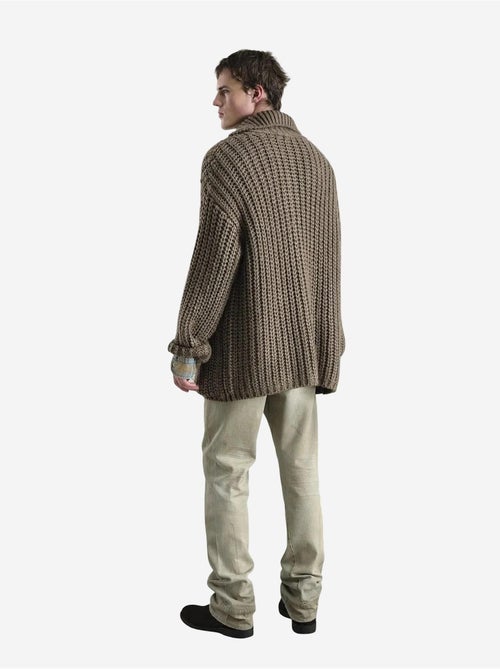 Casaco de malha canelada oversized com gola alta e bolsos giesto - Kiabi Casaco de malha canelada oversized com gola alta e bolsos giesto - Kiabi