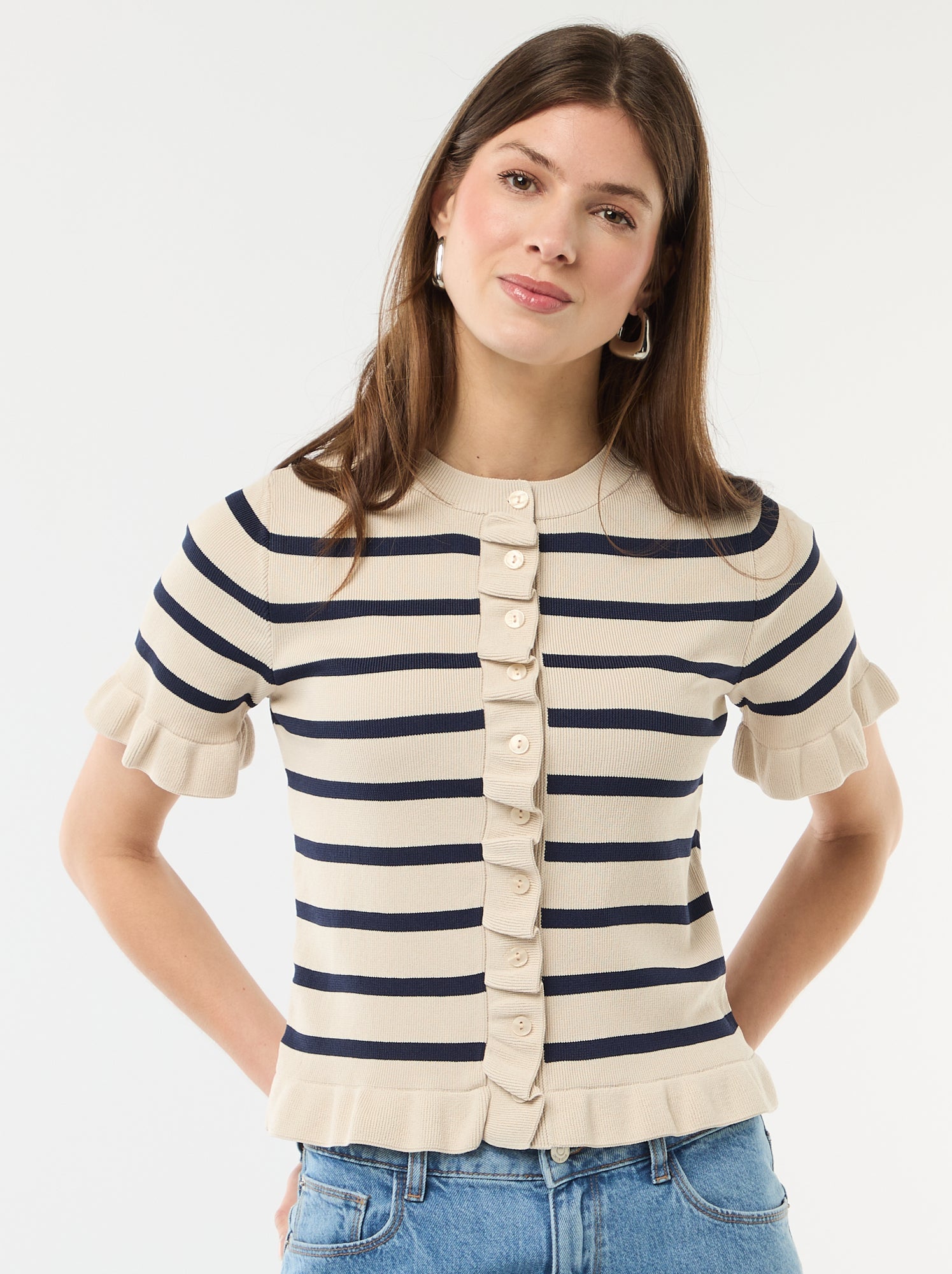 Casaco de malha com botões e mangas com folhos