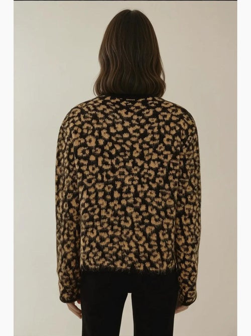 Casaco de malha com estampado leopardo de corte descontraído hiccup - Kiabi Casaco de malha com estampado leopardo de corte descontraído hiccup - Kiabi