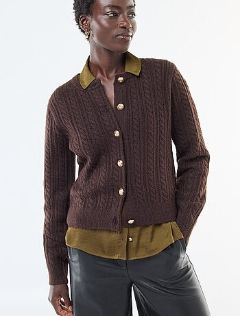 Casaco de malha com torças e botões dourados