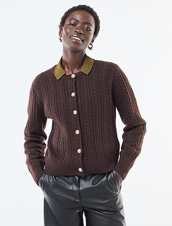 Casaco de malha com torças e botões dourados