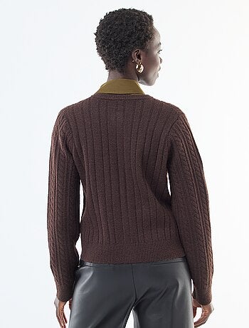 Casaco de malha com torças e botões dourados