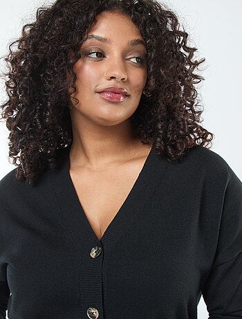 Casaco de malha fina com abertura de botões