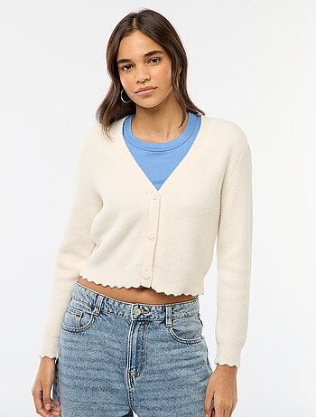 Casaco de malha grossa com botões em forma de flor