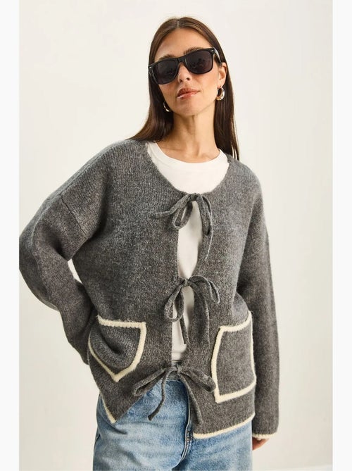 Casaco de malha oversized com fecho de atar lucci - Kiabi Casaco de malha oversized com fecho de atar lucci - Kiabi