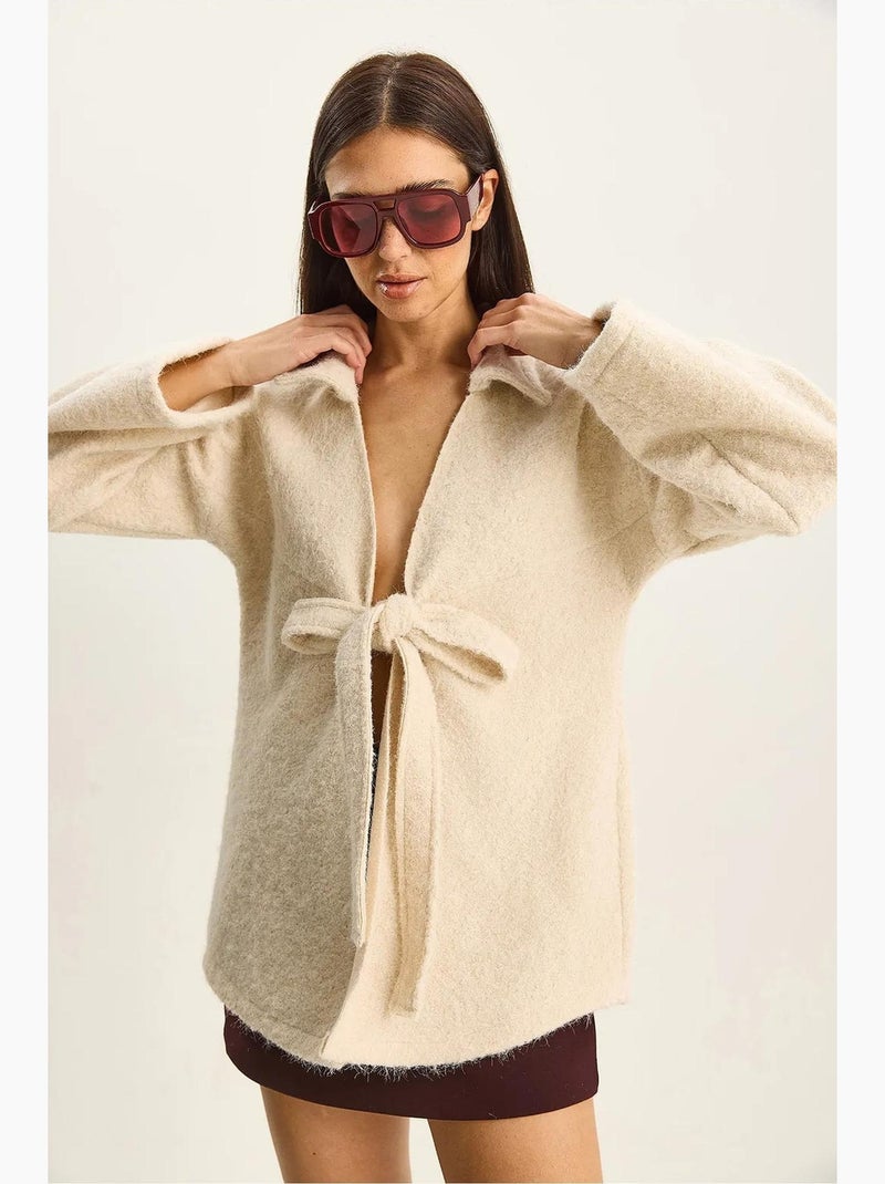 Casaco de malha oversized texturizado com decote em v e fecho de atar lucci Marfim - Kiabi
