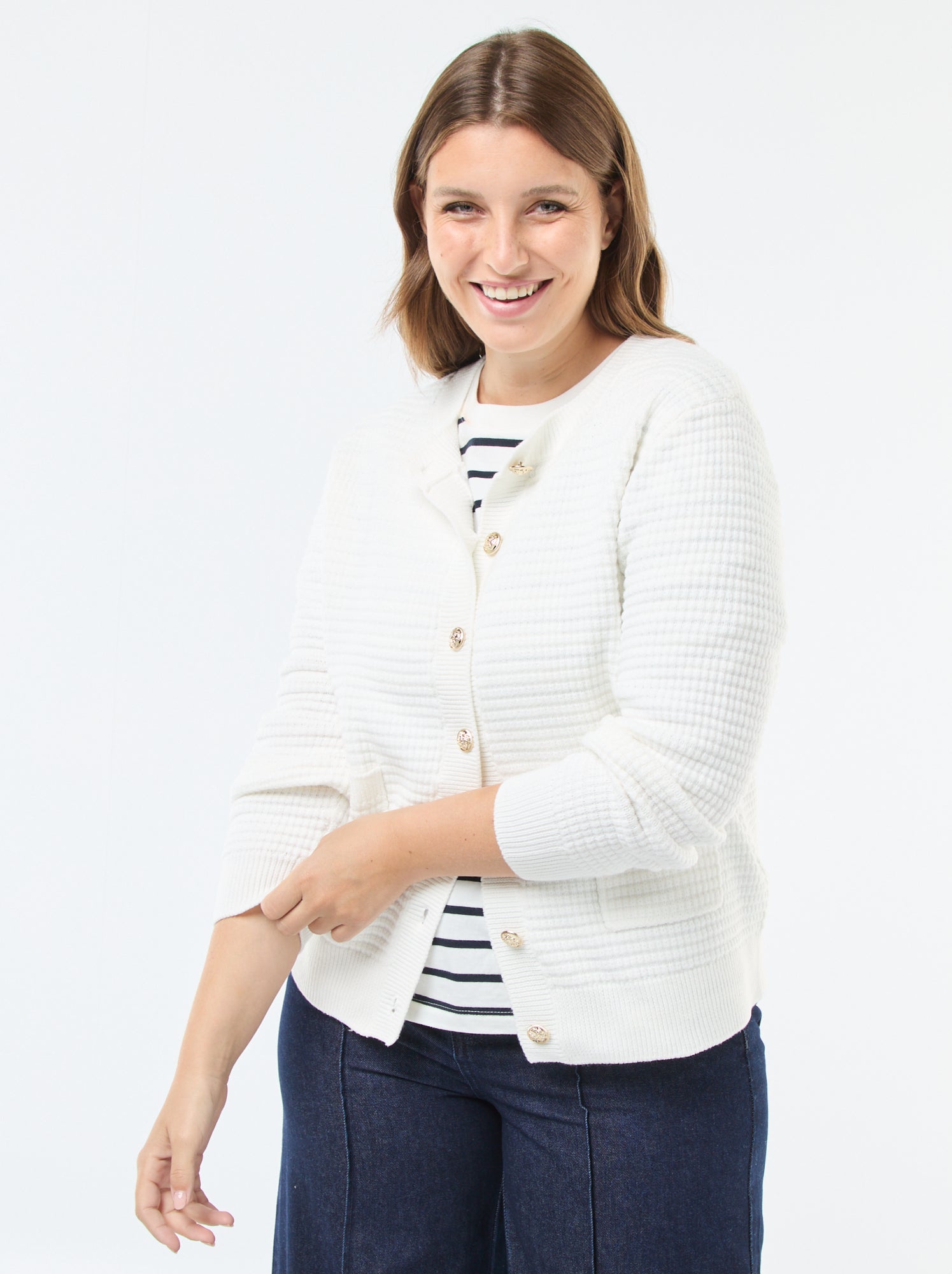 Casaco de malha waffle com botões dourados