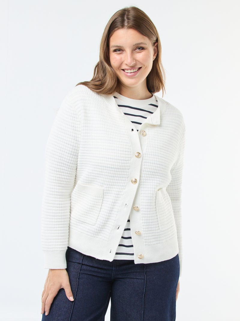Casaco de malha waffle com botões dourados Bege - Kiabi