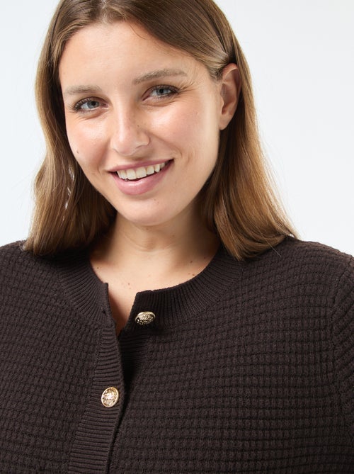 Casaco de malha waffle com botões dourados - Kiabi