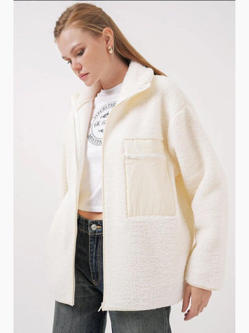 Casaco de peluche oversized com detalhes de bolsos bdart - Kiabi Casaco de peluche oversized com detalhes de bolsos bdart - Kiabi