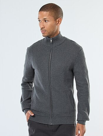 Casaco liso de malha e gola alta