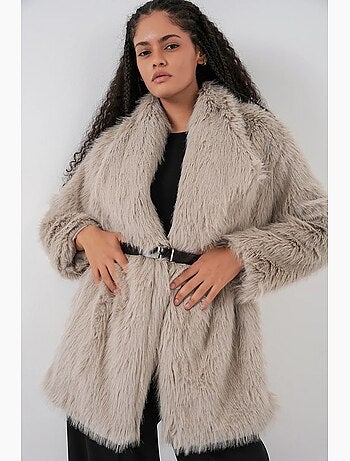 Casaco longo oversized em pelo sintético com cinto bdart