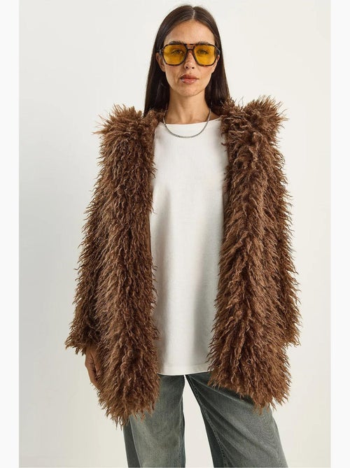 Casaco oversize com capuz em pelo sintético lucci - Kiabi Casaco oversize com capuz em pelo sintético lucci - Kiabi