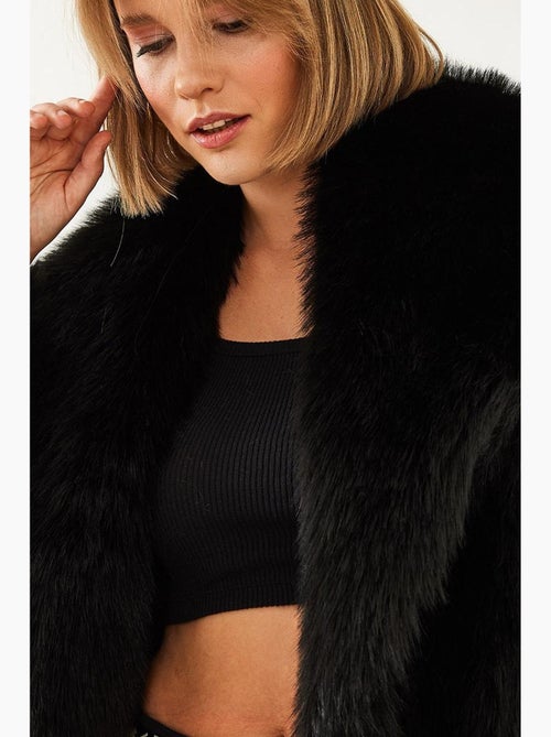 Casaco oversize em pelo sintético lucci - Kiabi Casaco oversize em pelo sintético lucci - Kiabi