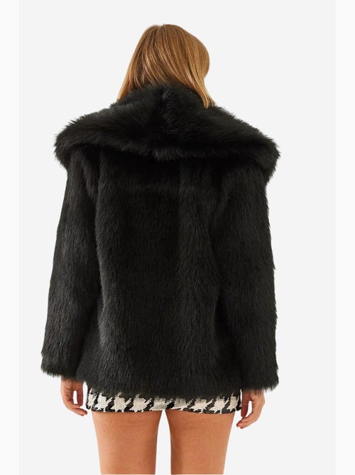 Casaco oversize em pelo sintético lucci - Kiabi Casaco oversize em pelo sintético lucci - Kiabi