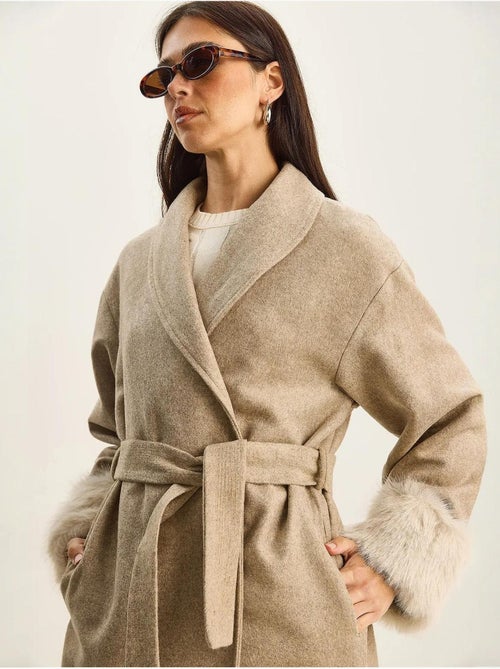 Casaco oversized em feltro com gola xale e punhos em pelo sintético lucci - Kiabi Casaco oversized em feltro com gola xale e punhos em pelo sintético lucci - Kiabi