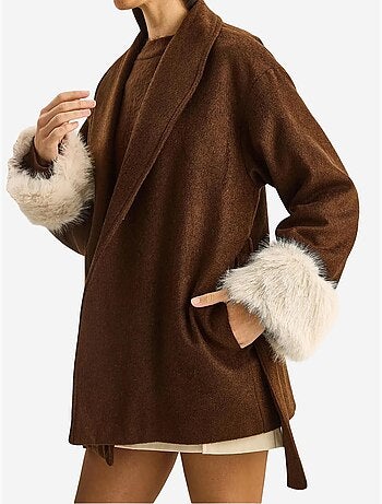Casaco oversized em feltro com gola xale e punhos em pelo sintético lucci