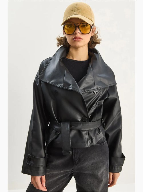 Casaco oversized em pele sintética com fecho de botões lucci - Kiabi Casaco oversized em pele sintética com fecho de botões lucci - Kiabi