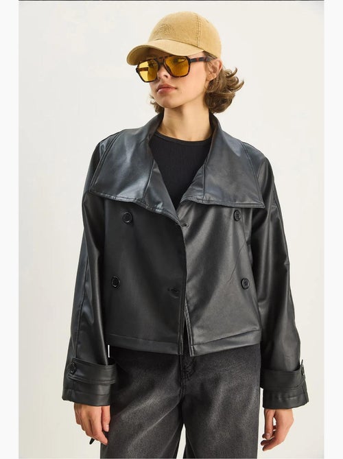 Casaco oversized em pele sintética com fecho de botões lucci - Kiabi Casaco oversized em pele sintética com fecho de botões lucci - Kiabi