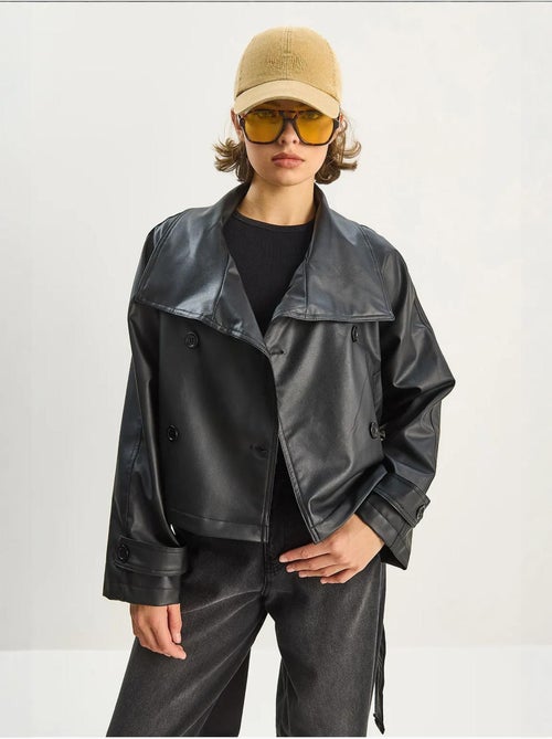 Casaco oversized em pele sintética com fecho de botões lucci - Kiabi Casaco oversized em pele sintética com fecho de botões lucci - Kiabi
