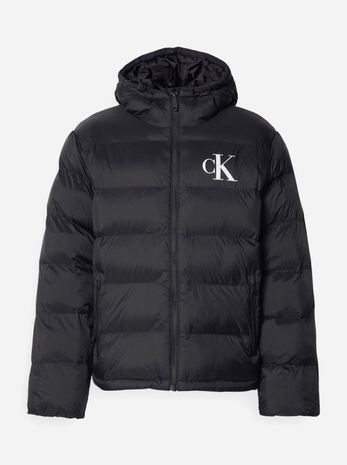 Casaco Puffer Preto Calvin Klein Jeans para Homem LV04RD528G - Kiabi Casaco Puffer Preto Calvin Klein Jeans para Homem LV04RD528G - Kiabi