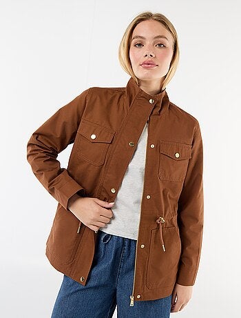 Casaco sahariano com botões de pressão frontais