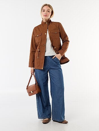 Casaco sahariano com botões de pressão frontais