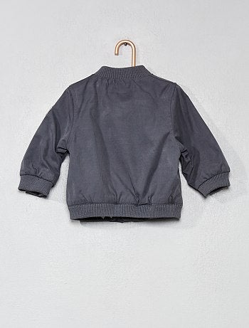 Casaco tipo bomber com emblemas de fantasia - Kiabi