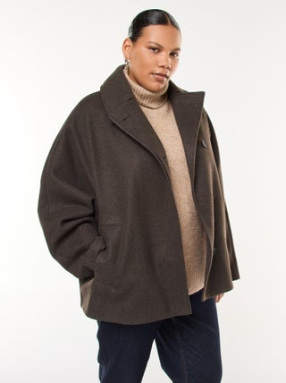 Casaco tipo capa com efeito lã