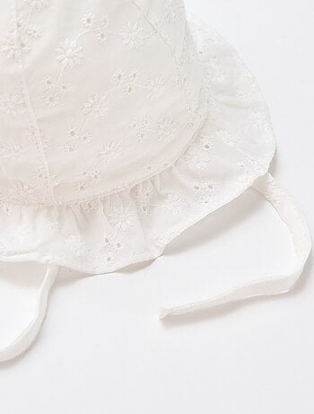 Chapéu bob com bordado inglês e laço