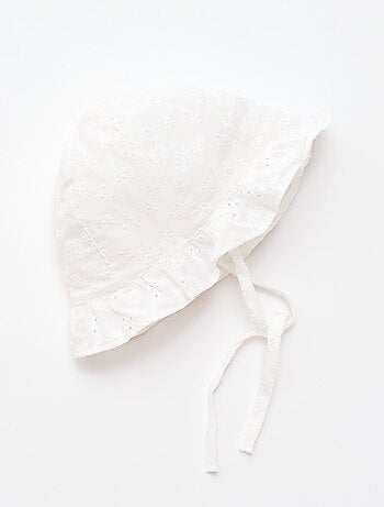 Chapéu bob com bordado inglês e laço