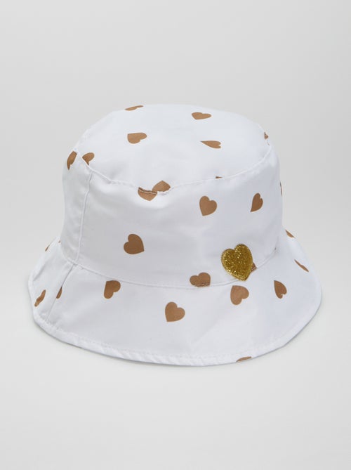Chapéu branco com corações - Kiabi