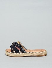 Socas e chinelas femininas, várias cores e modelos Calçado Socas e chinelas femininas, várias cores e modelos Calçado
