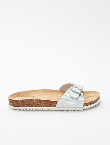 Chinelas com efeito holográfico