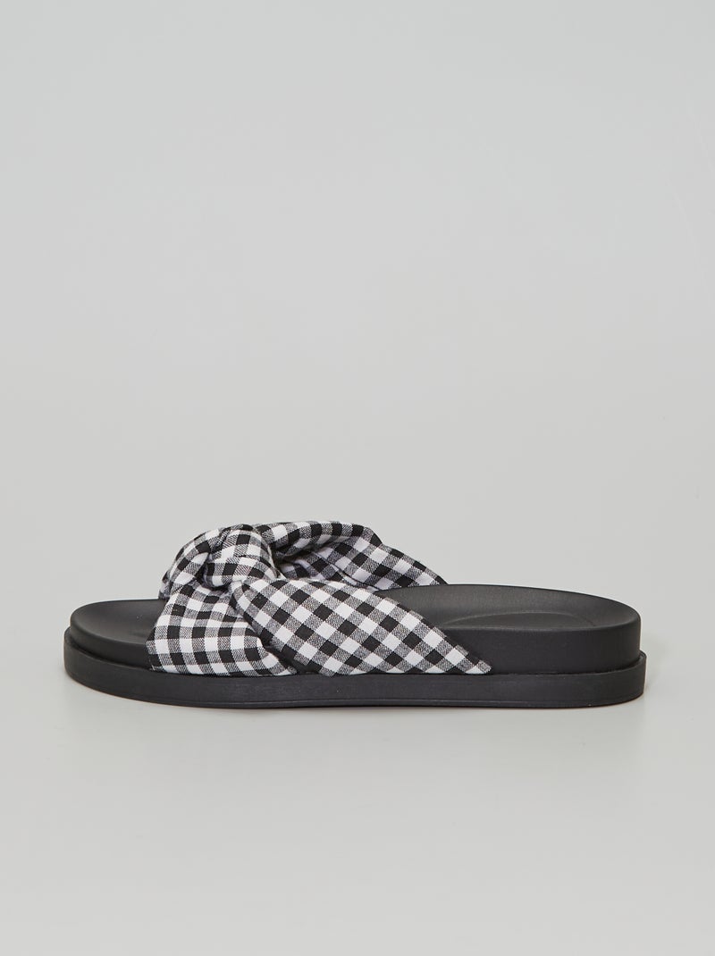 Chinelas com estampado 'vichy' PRETO - Kiabi