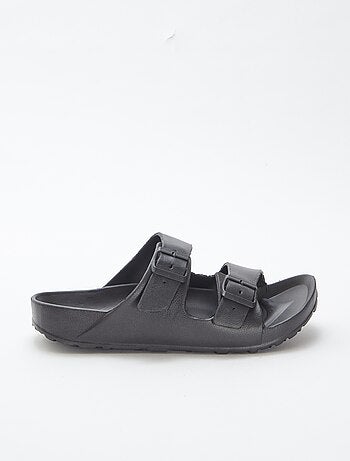 Chinelas de tira dupla em plástico moldado