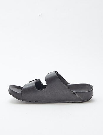 Chinelas de tira dupla em plástico moldado