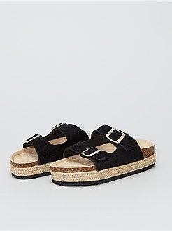 Chinelas de verniz com solas grossas - Kiabi