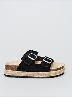 Chinelas de verniz com solas grossas - Kiabi