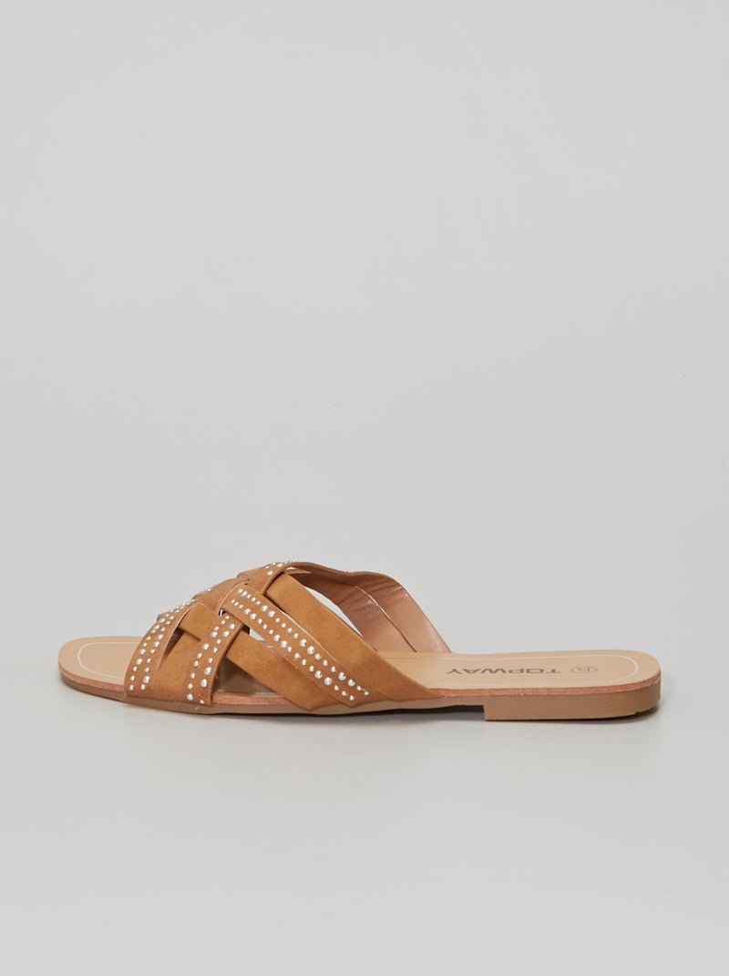 Chinelas rasas com tachas Castanho - Kiabi
